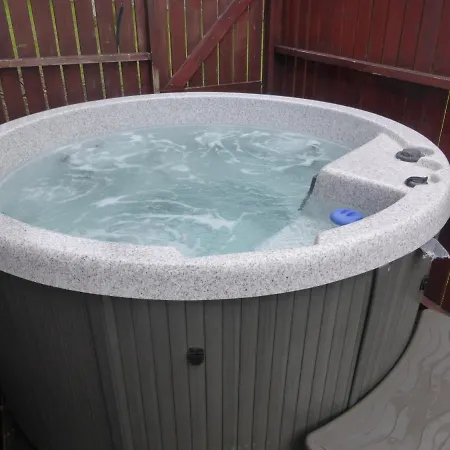 Conifer Lodge 25 With Hot Tub Newton Stewart Exterior photo