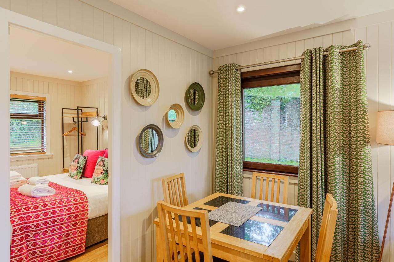 Conifer 25 With Hot Tub Chalet Newton Stewart