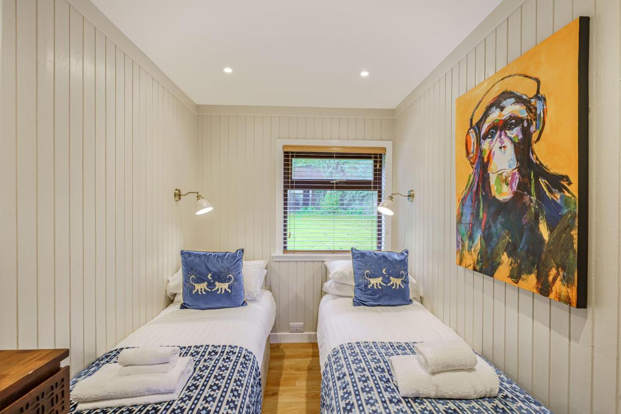 Conifer 25 With Hot Tub Chalet Newton Stewart